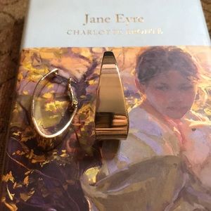 Oblong gold earrings